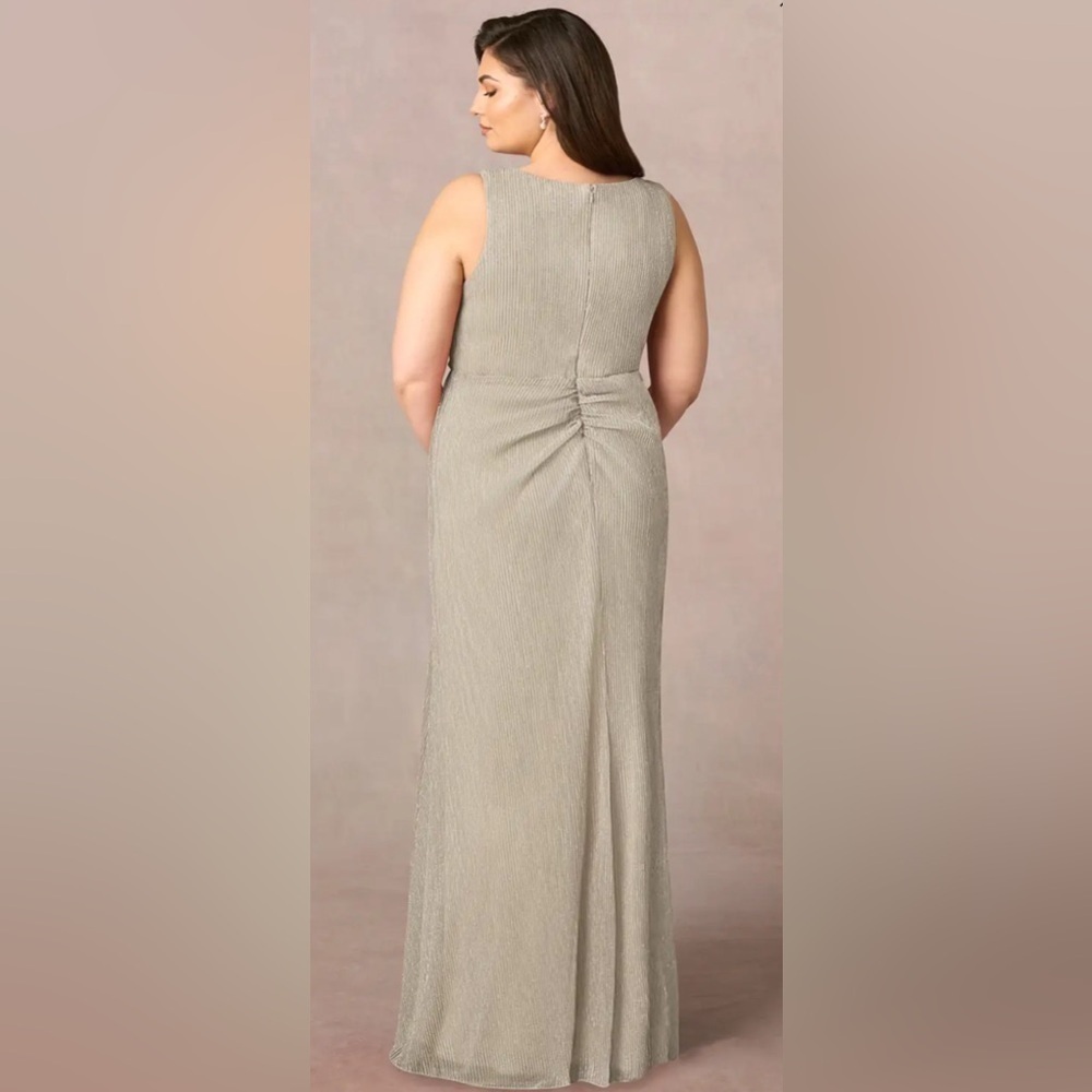 NWT- UPSTUDIO TUSCON Champagne A-Line VNeck Ruched Metallic Mesh Dress SIZE- A18 - Picture 8 of 14